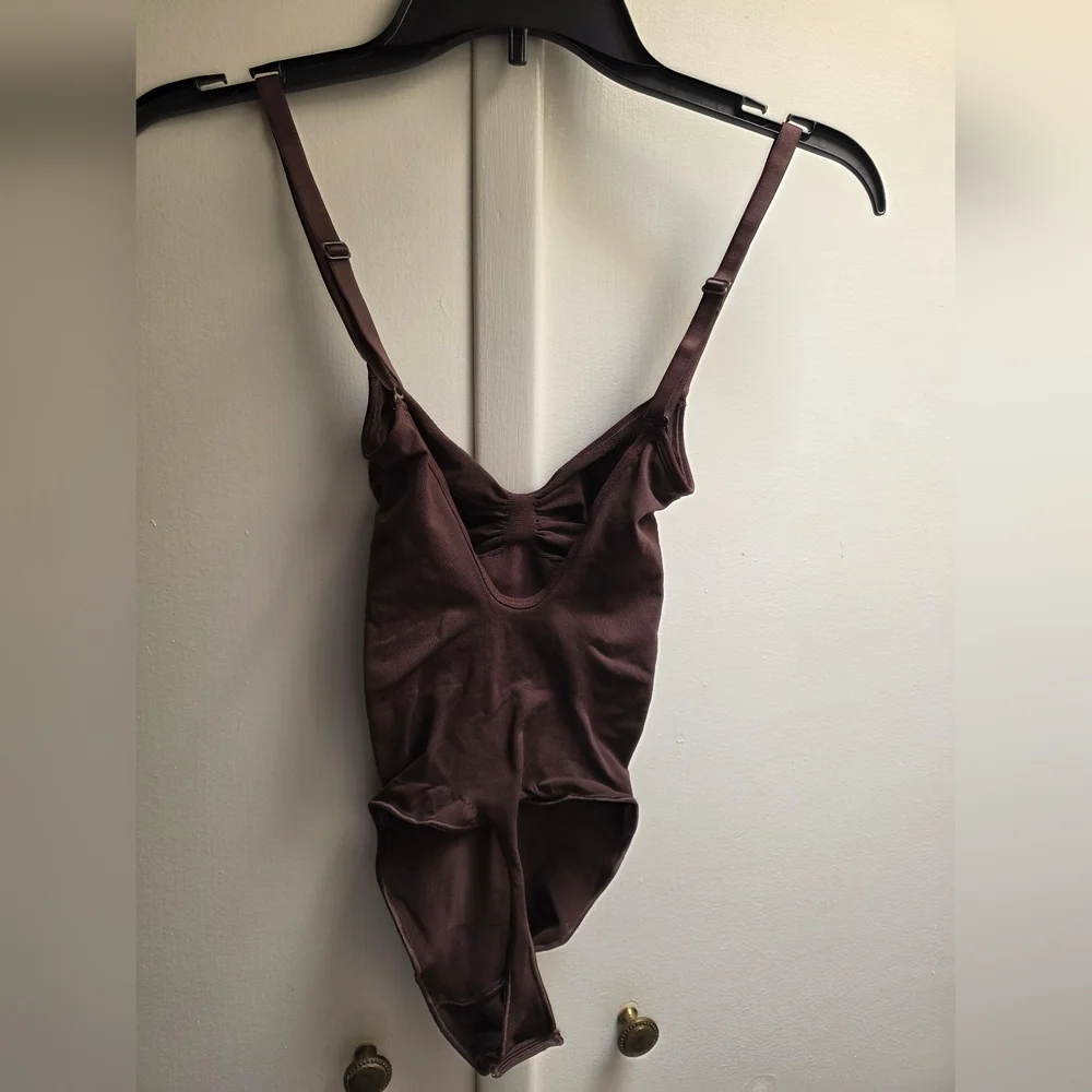 SKIMS Seamless Sculpt Bodysuit 🧡 Low Back Thong Small NWOT - Picture 3 of 4